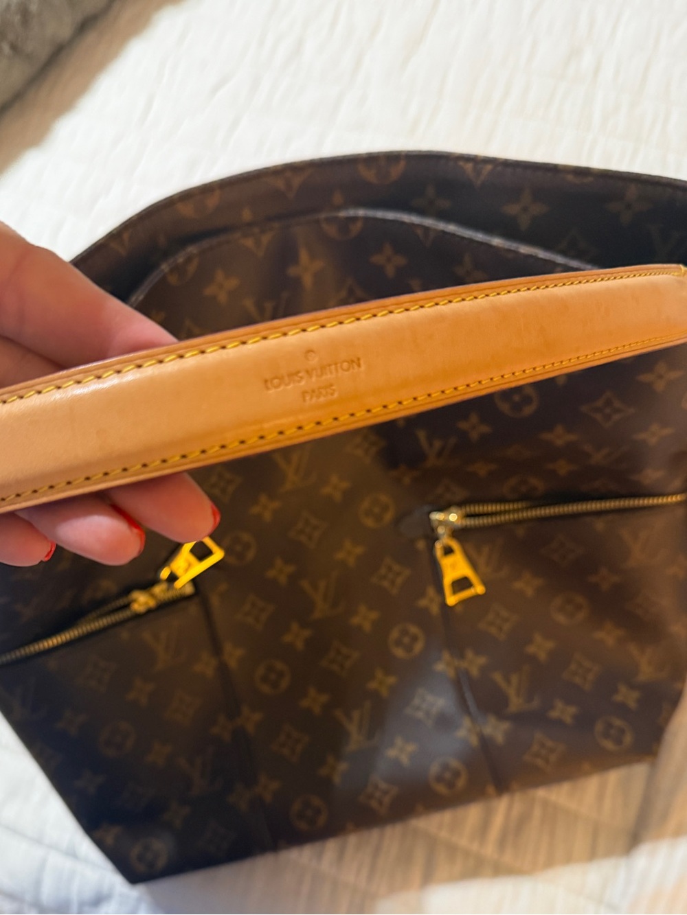 Louis Vuitton Monogram Canvas Handbag in Brown with Beige Tag - Picture 9 of 9